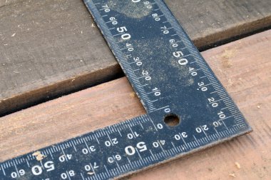 cetvel ve kurullarında ahşap talaşı