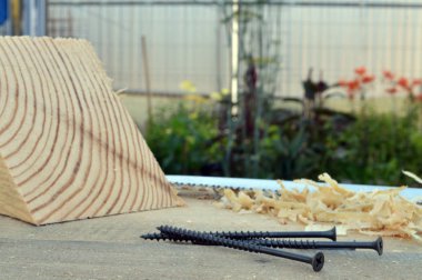 Vida ve kurullarında ahşap talaşı