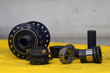 Yıpranmış Bisiklet konuşmacı ile burç