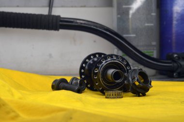 Yıpranmış Bisiklet konuşmacı ile burç