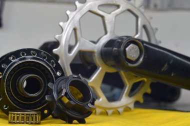 Yıpranmış Bisiklet konuşmacı ile burç