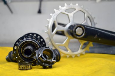 Yıpranmış Bisiklet konuşmacı ile burç