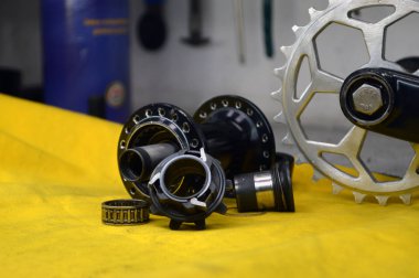 Yıpranmış Bisiklet konuşmacı ile burç