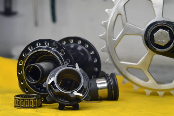 Yıpranmış Bisiklet konuşmacı ile burç