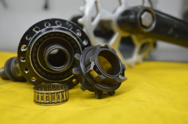 Yıpranmış Bisiklet konuşmacı ile burç