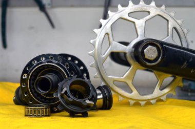 Yıpranmış Bisiklet konuşmacı ile burç