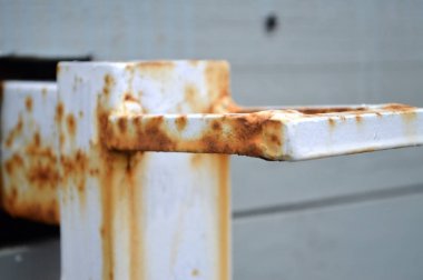 yukarıya üstünde belgili tanımlık rıhtım yakın pas