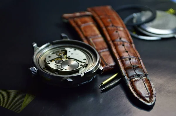 The process of repair of mechanical watches