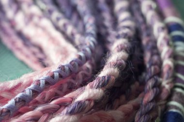 Yakın mesafeden ahşap arka planda örgüler