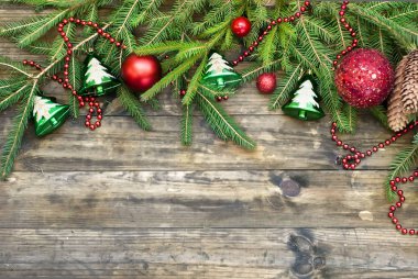 Christmas dalları, toplar, boncuk, koniler, Noel süsleri