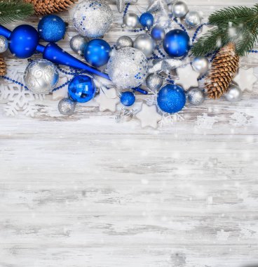 Christmas dalları, toplar, boncuk, koniler, Noel süsleri