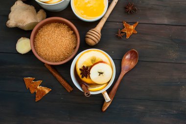Baharatlı çay ve çay gibi demleyin için malzemeler