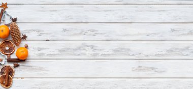 Mandalina, tarçın, sopa ile stilize Noel ağacı yıldızlı bir
