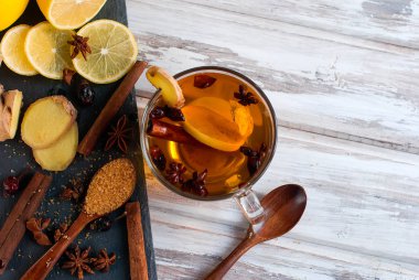 limon, zencefil, şeker ve baharat - baharatlı warmin için malzemeler