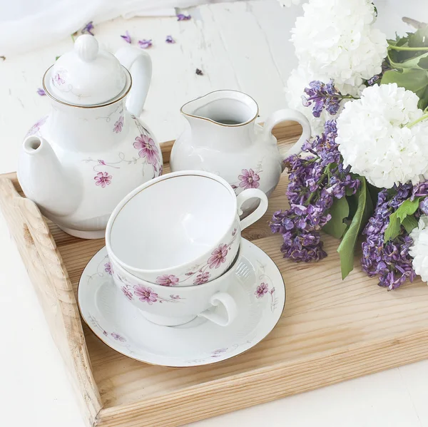 그릇에 라일락 꽃 무리 — 스톡 사진