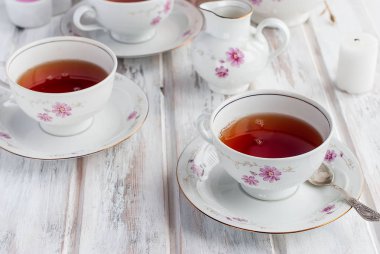 çiçek baskı ile çay seti 