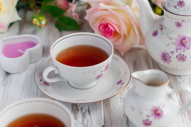 çiçek baskı ile çay seti 