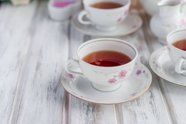 çiçek baskı ile çay seti 