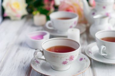 çiçek baskı ile çay seti 