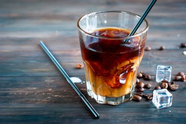 Buzlu kahve whis süt cam