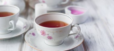 çiçek baskı ile çay seti 