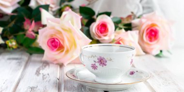 çiçek baskı ile çay seti 