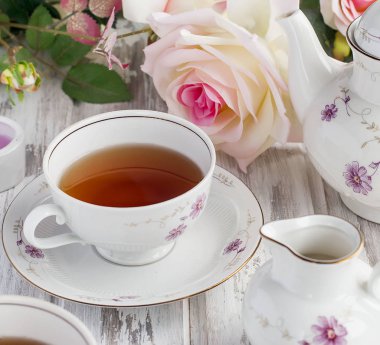 çiçek baskı ile çay seti 