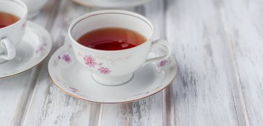 çiçek baskı ile çay seti 