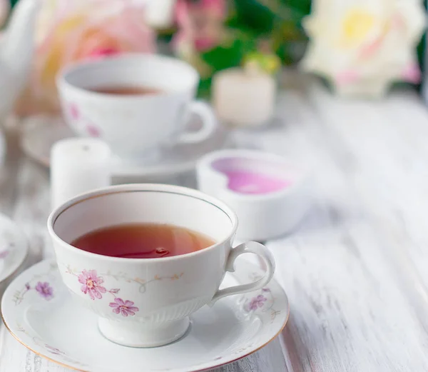 Set de thé avec imprimé floral — Photo