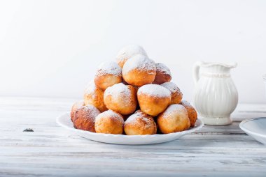 kahve ve donut, ortak ve sağlıksız bir kahvaltı 