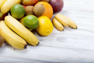 Dilim kivi ve turuncu, üstten görünüm