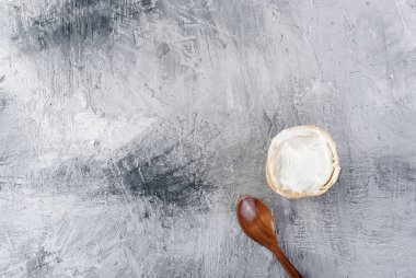 Bir gözleme Kupası ve bir kaşık krem dondurma