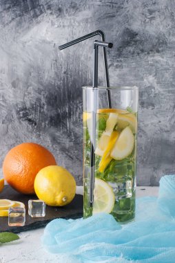 Cam buz ve naneli limonata