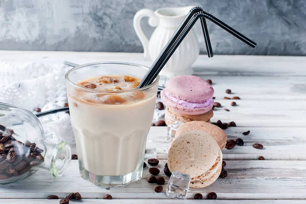 Café helado en vaso con hielo, chocolate — Foto de Stock