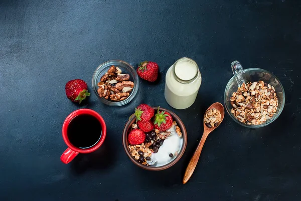 Frühstück Müsli, eine Tasse Kaffee — Stockfoto