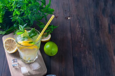 Cam buz ve naneli limonata 