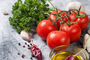 bir şube, yağ, maydanoz, baharatlar kiraz domates