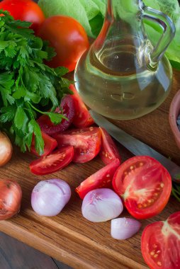 Domates, soğan, tuz, malzemeler salata için