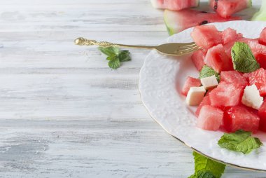 Karpuz ve suluguni nane ile salata