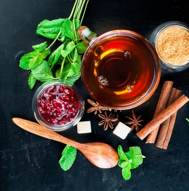 Sıcak çay nane, limon, nane ve Ahududu reçeli