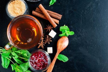 Sıcak çay nane, limon, nane ve Ahududu reçeli