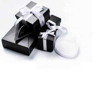 Siyah hediye kutusu ve beyaz şerit