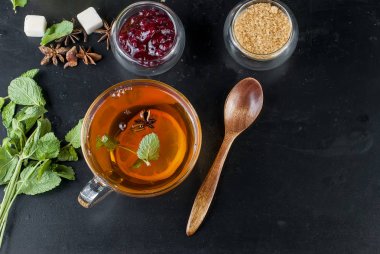 Sıcak çay nane, limon, nane ve Ahududu reçeli