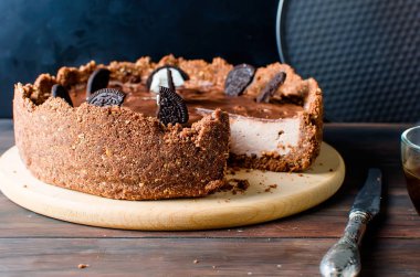 Çikolatalı cheesecake ve kahve