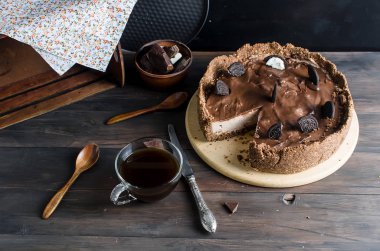 Çikolatalı cheesecake ve kahve
