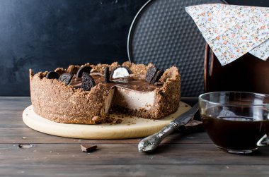 Çikolatalı cheesecake ve kahve