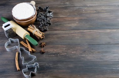 Noel ve yeni yıl için zencefilli kurabiye hamuru kesme