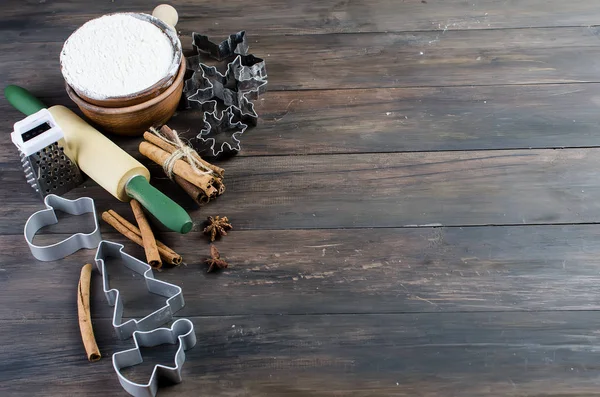 Noel ve yeni yıl için zencefilli kurabiye hamuru kesme