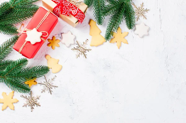 Biscoitos de gengibre e decoração de Natal — Fotografia de Stock