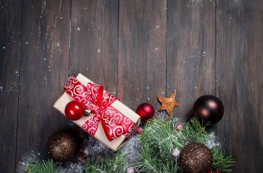 Christmas dalları, toplar, boncuk, koniler, Noel arka plan.